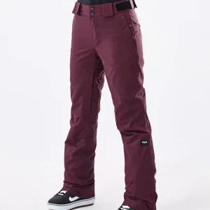 Vinröda skidbyxor från Dope - Snygga vinröda skidbyxor från Dope med svarta detaljer längs sidorna. Bred bälteshälla, gylf och knappar. Fickor både fram och bak. Byxorna har en snygg passform som är lite tajtare över låten och bredare ner mot vaderna, samt en dragkedja för att justera och utsvängda man vill ha dem.💕 nypris 1999