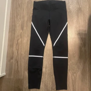 3 stycken träningsbyxor/tights/löparbyxor från H&M - 3 stycken träningsbyxor/tights/löparbyxor från H&M, storlek S.