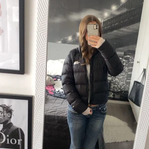 Jacka - Northface jacka som inte kommer till användning längre❤️Har använts ganska mycket. Skriv vid fler frågor🥰Modellen heter HYALITE DOWN JACKET