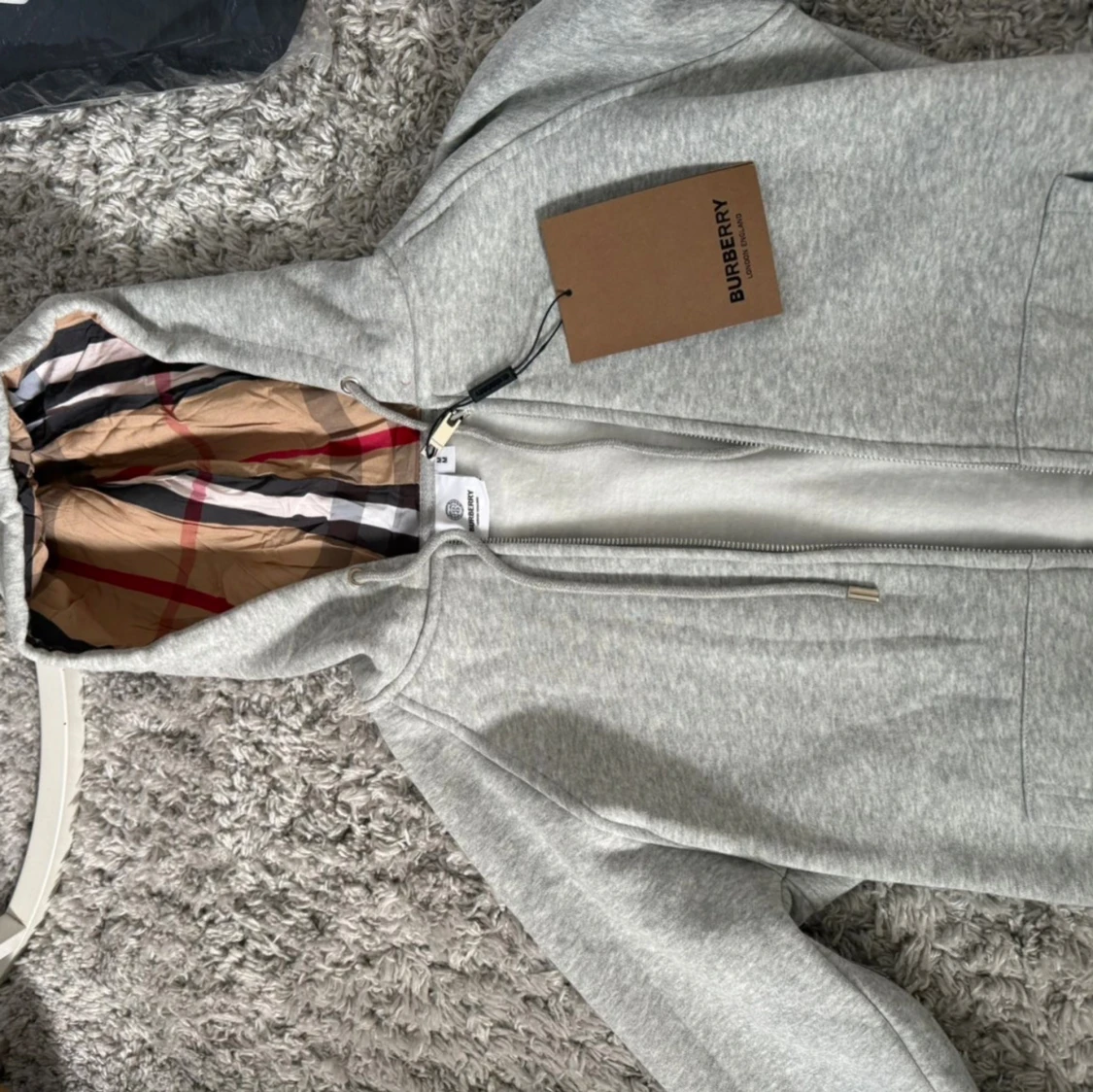 Grå hoodie från Burberry med dragkedja - 1