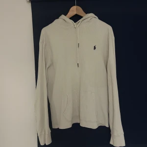 Hoodie Polo Ralph Lauren - Fin hoodie från Polo Ralph Lauren. Sparsamt använd.