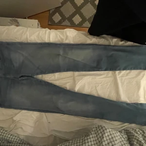 Replay Anbass ljusblå slim jeans 29 - Säljer ett par Replay Anbass jeans i ljusblå med slim fit. Fint skick hör av er vid frågor 