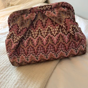 Beck söndergaard clutch - Helt oanvänd med lappen kvar. Väldigt eftertraktad och slutsåld överallt🤗