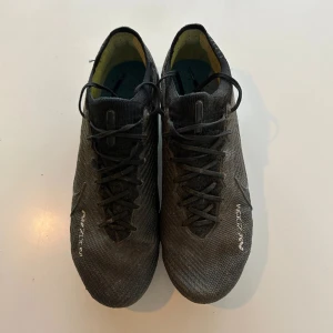Nike fotbollsskor  - Fina Nike mercurial Vapor 15 Elit Fasta skruvdobb Skicka 9/10 Bara lite smutsiga går att tvätta bort enkelt 