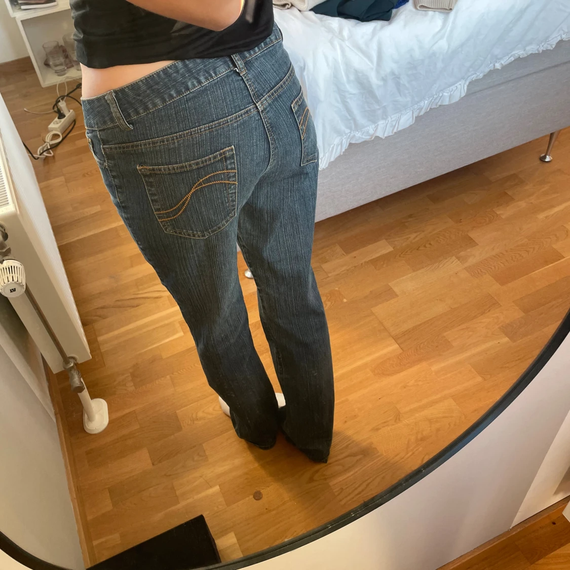 Mörkblå bootcut jeans med låg midja - 1