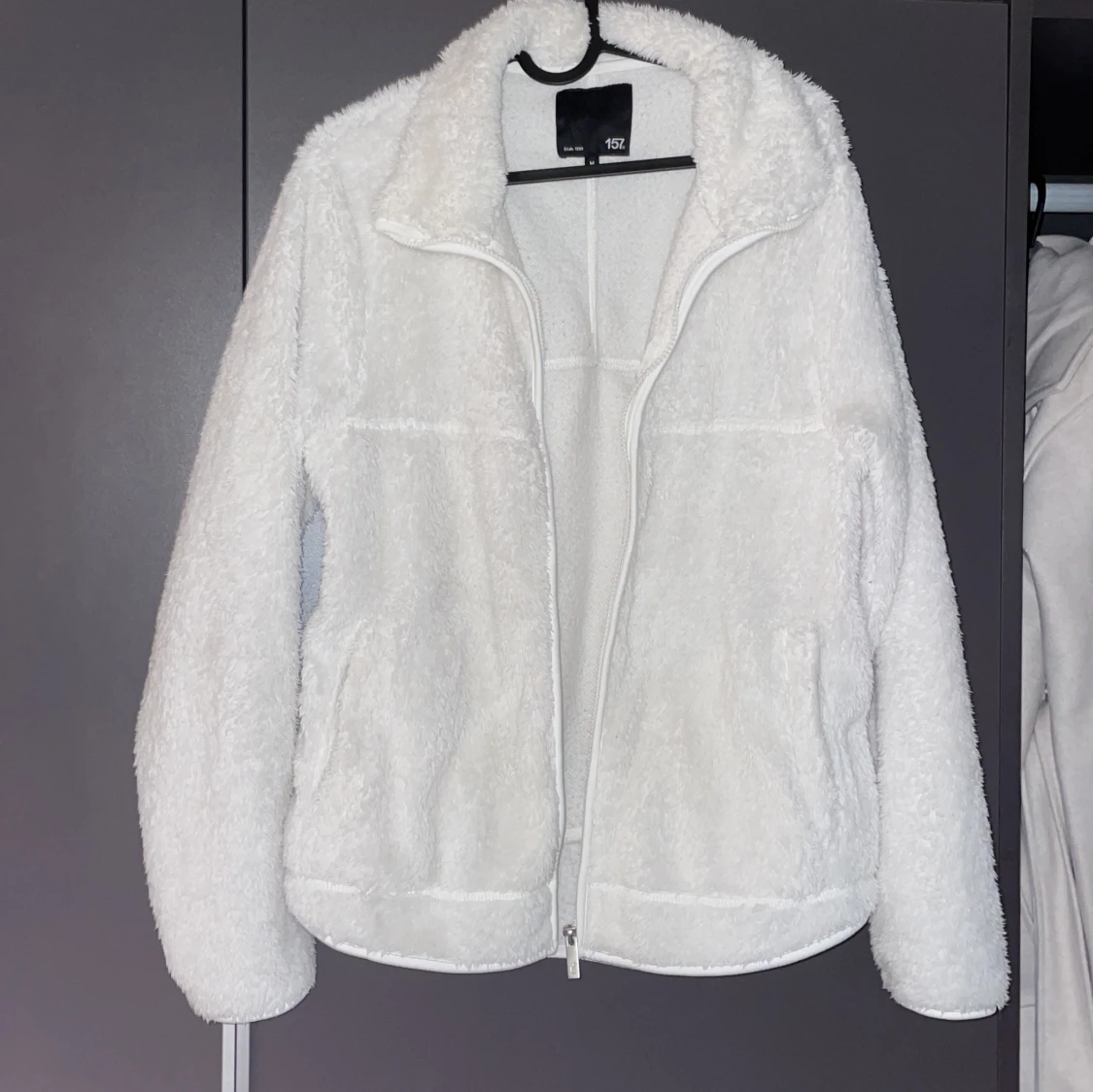 Vit teddyjacka från 157