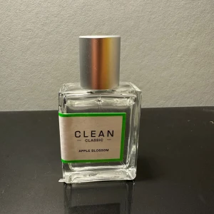 CLEAN Classic Apple Blossom eau de parfum 30ml - CLEAN Classic Apple Blossom eau de parfum 30ml, mängd enligt bild.