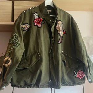 Grön HM jacka - Populär jacka som passar så bra till höst och vår🤍🤍