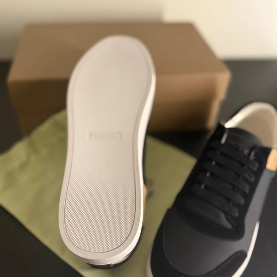 Burberry sneakers med rutigt mönster - 93