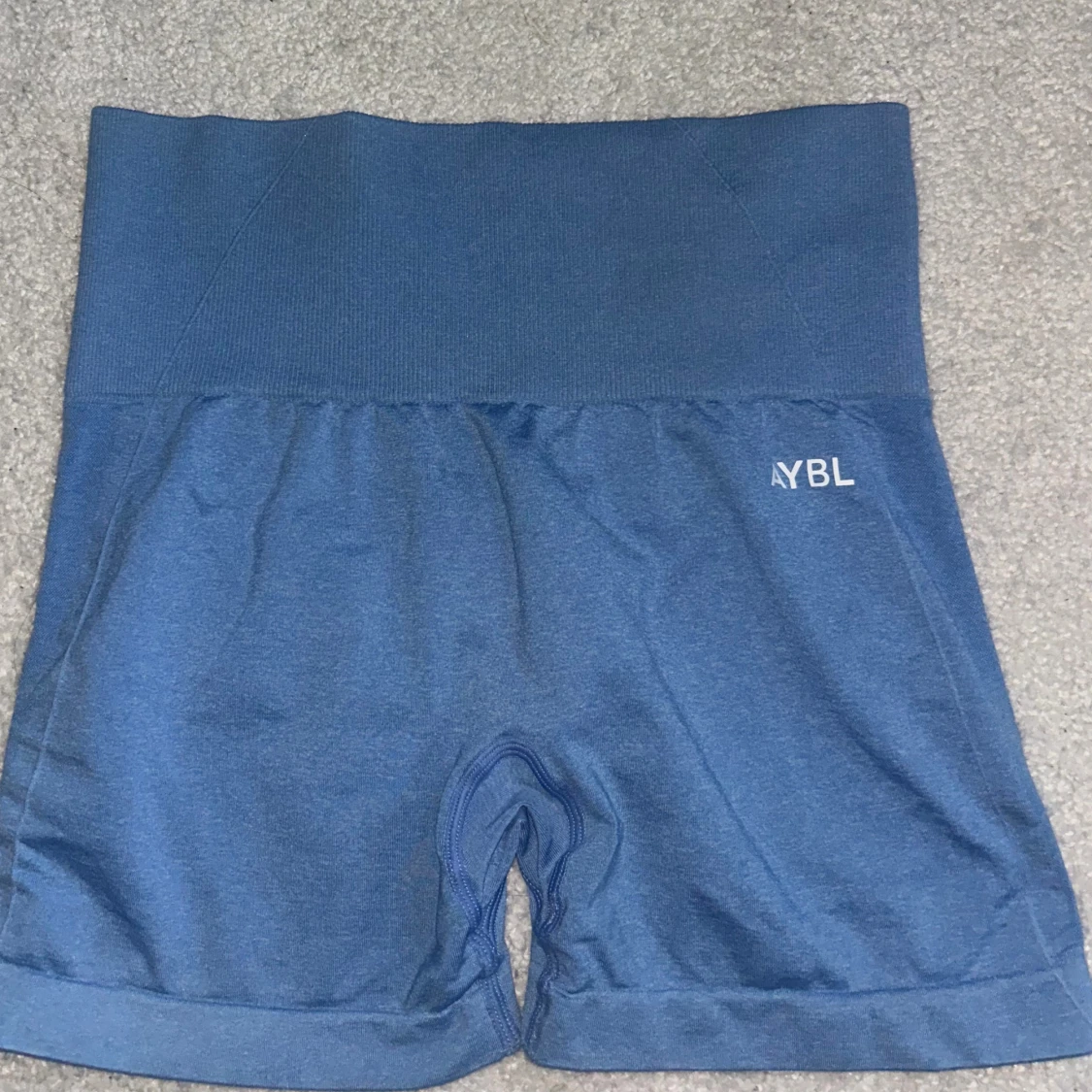 Ljusblå träningsshorts med scrunch AYBL