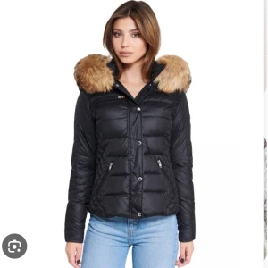 Rock and blue  - säljer min rockandblue jacka då den inte kommer till användning! priset kan diskuteras 