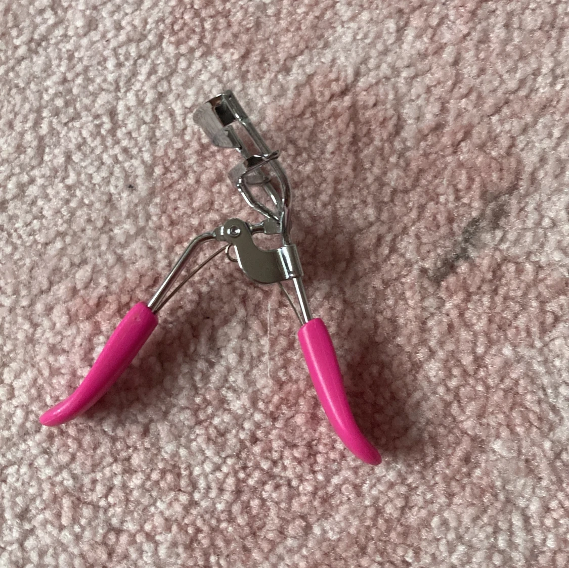 Ögonfransböjare med rosa handtag - 1