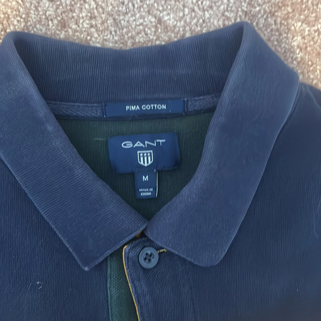 Randig GANT pikétröja i blå och gul - 2