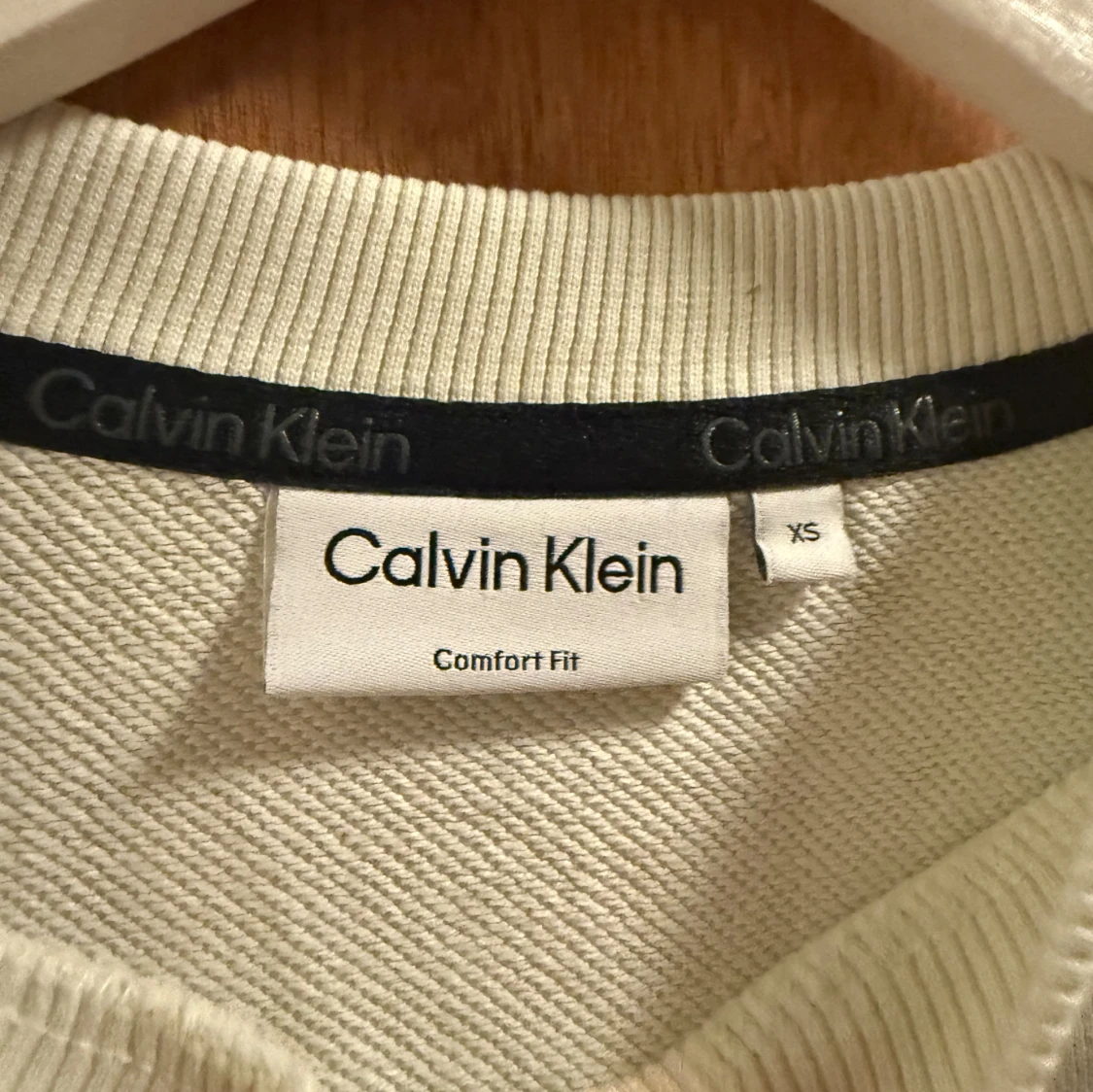Vit sweatshirt från Calvin Klein XS/S - 1