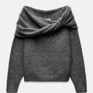 SÖKER! Grå offshoulder stickad tröja - SÖKER !!! den har tröja I size s 