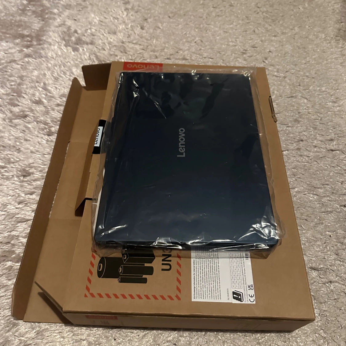 Lenovo ideapad slim 3 oled 14IRH10 - 1