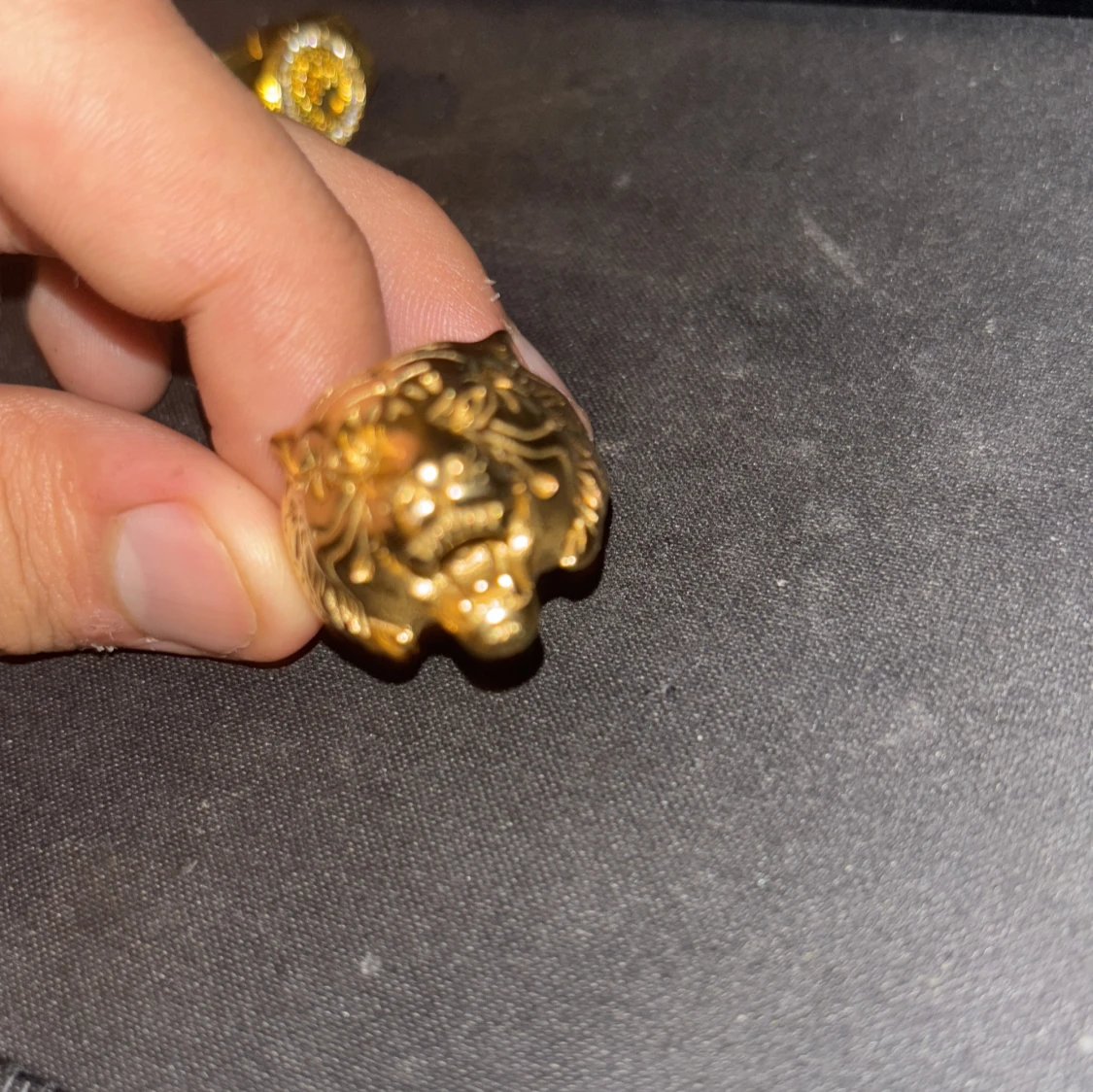 Guldfärgad ring med tigerhuvud - 3