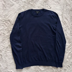 Mörkblå tröja från Martinique  - Tja! Säljer en as snygg tröja från Martinique | Skick 9/10 jättebra | Nypris 599kr | Mitt pris 349kr | Hör av dig vid några funderingar eller frågor 