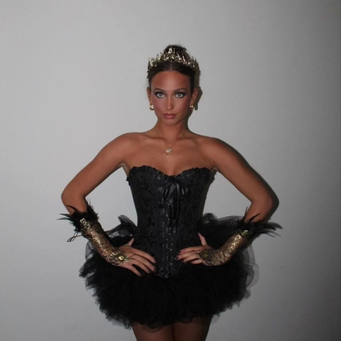 Svart korsett med snörning och spets - 3