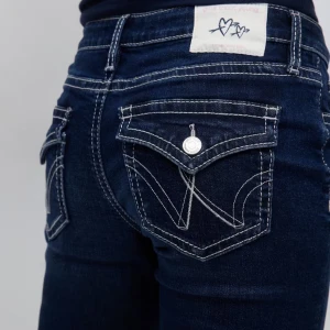 Gina tricot- Iconic twisted jeans  - ❤️SÄNKT PRIS!❤️Snygga jeans från Gina tricot, använda ett fåtal gånger. Om ni har någon fråga så är det bara att skriva! Nypris: 430 kr, mitt pris: 250 kr  😊