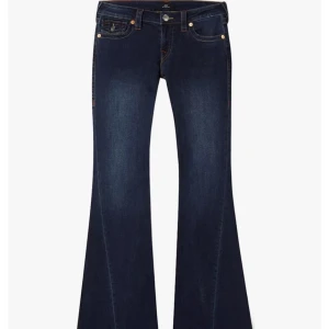 mörkblå true religion jeans joey - Lågmidjade mörkblå True Religion jeans. Modell Joey och storlek w24. Använda endast ett fåtal gånger