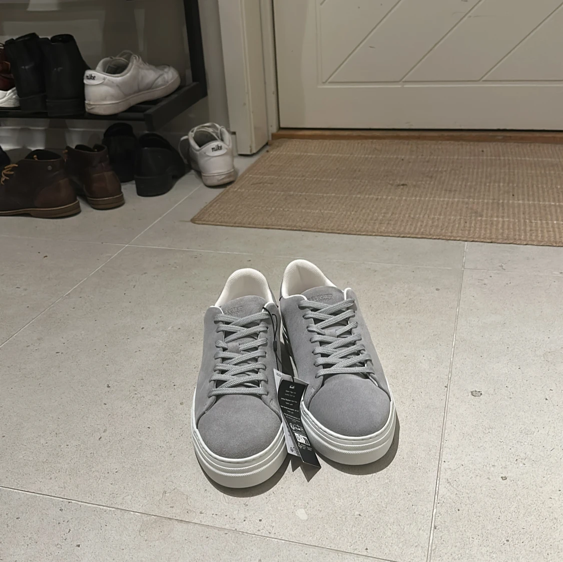 Grå mockasneakers från Selected Homme - 1