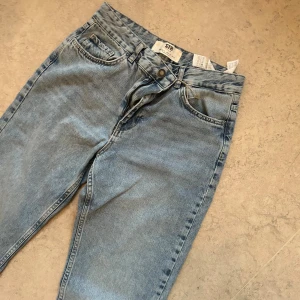 Stradivarius jeans  - Helt nya storlek 38 men passar 36 också 
