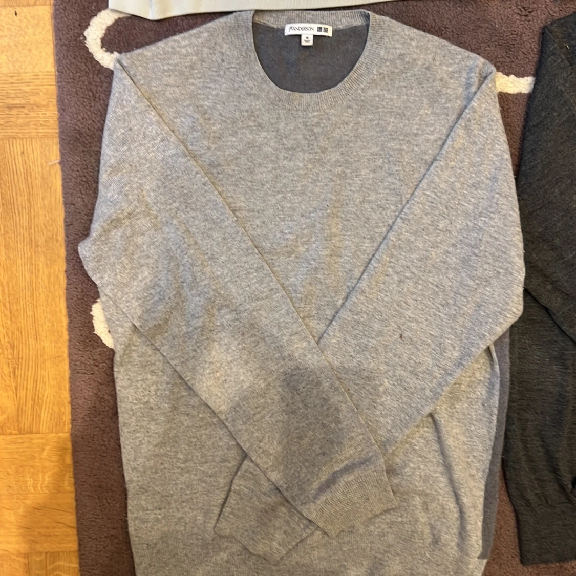 Grå kashmir tröja JW Anderson x Uniqlo