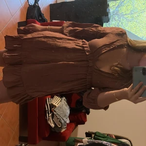 Klänning pull&bear - Cool & ittiche klänning i färgen rouge❣️