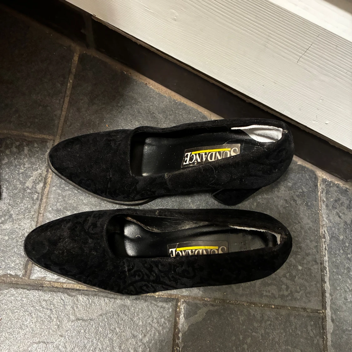 Svarta pumps i sammet - 1