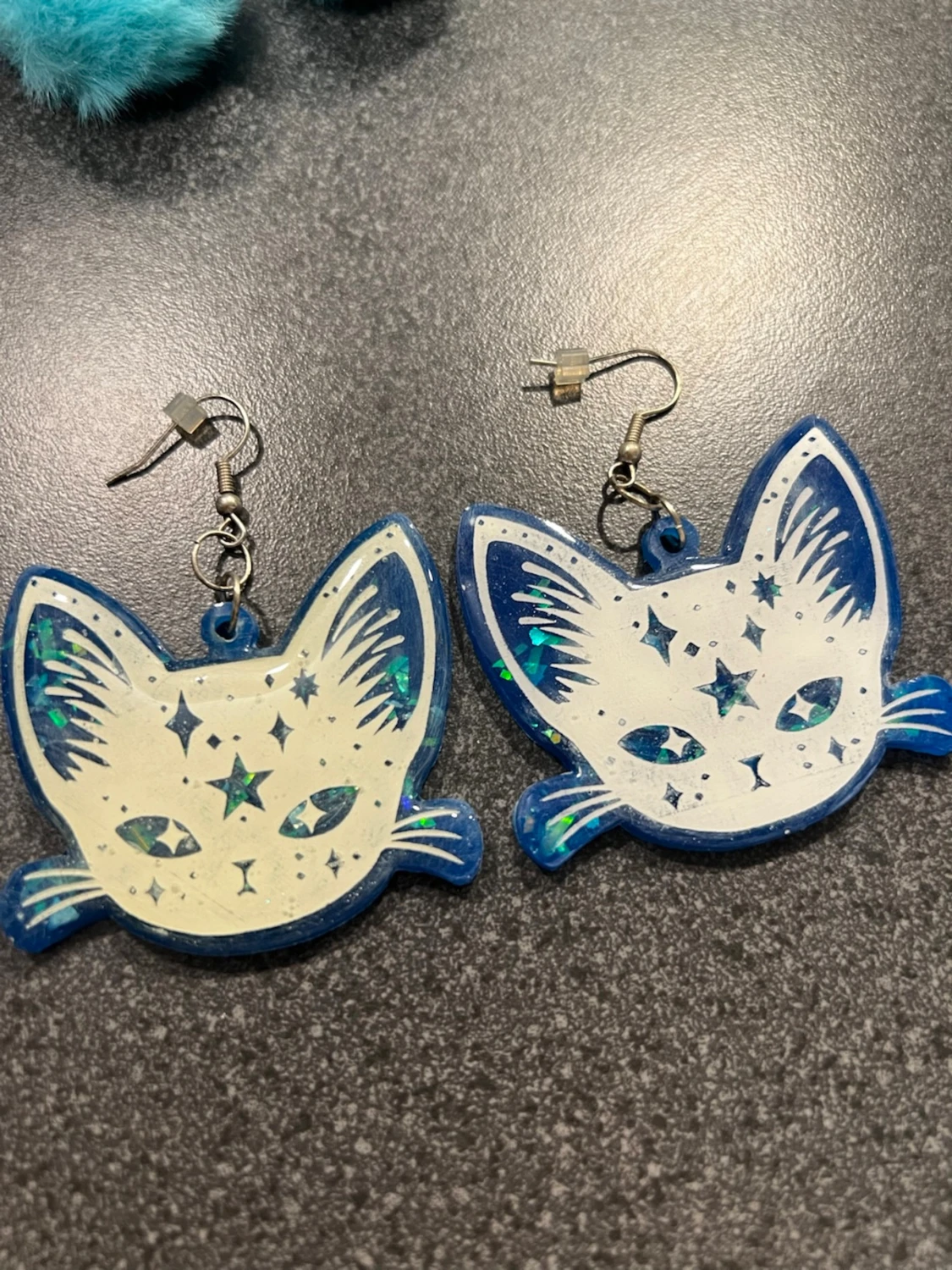 Blå glittriga kattörhängen - 1