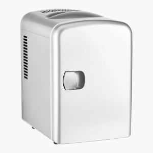 Kompakt sminkkylskåp i silver - Snyggt och stilrent sminkkylskåp i silverfärgad plast med modern design. Perfekt för att förvara dina hudvårdsprodukter och smink så de håller sig fräscha längre. Litet och smidigt format som passar på sminkbordet eller i badrummet.