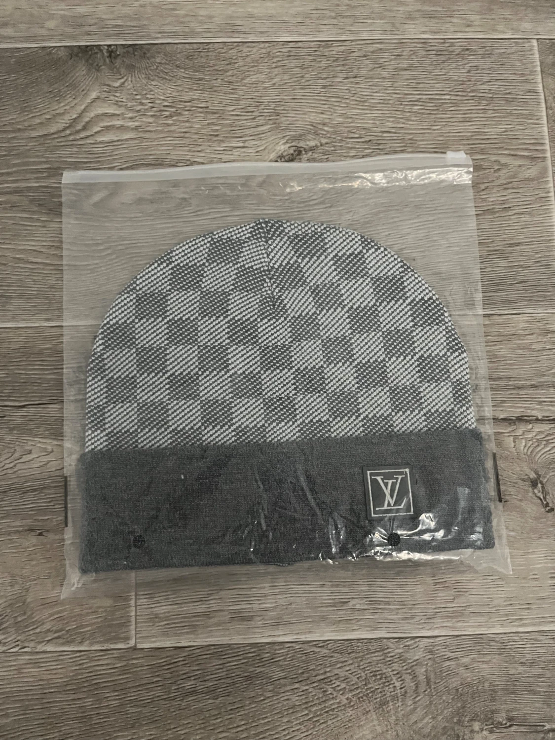 Grå rutig Louis Vuitton mössa