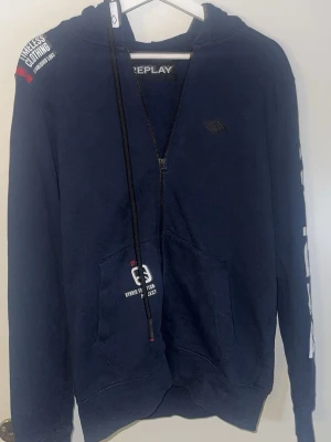 Replay zip hoodie - Replay zip hoodie, knappt använd och är i nyskick. Storlek S