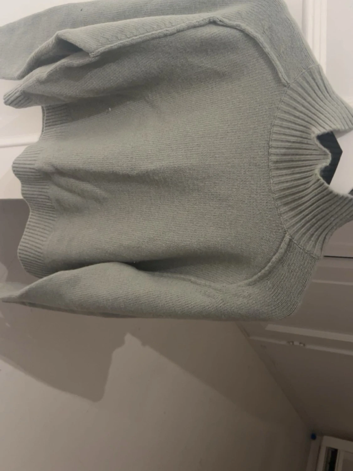 Turkos stickad polotröja