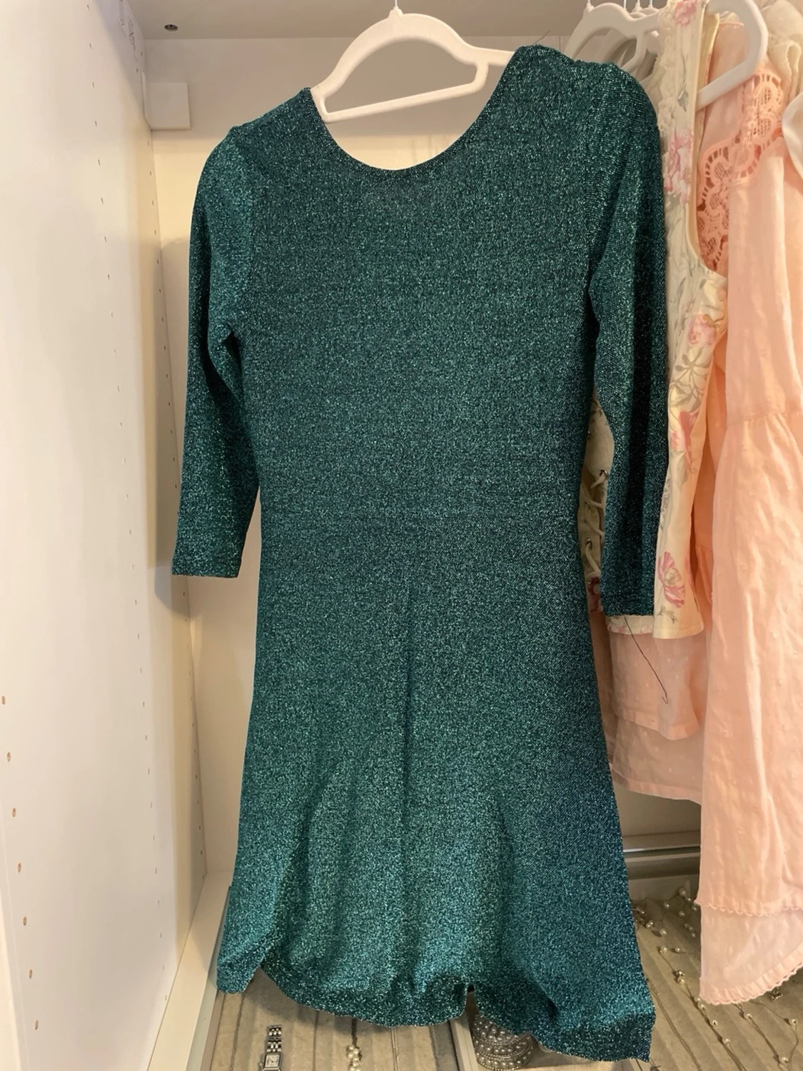 Glittrig klänning  - 1