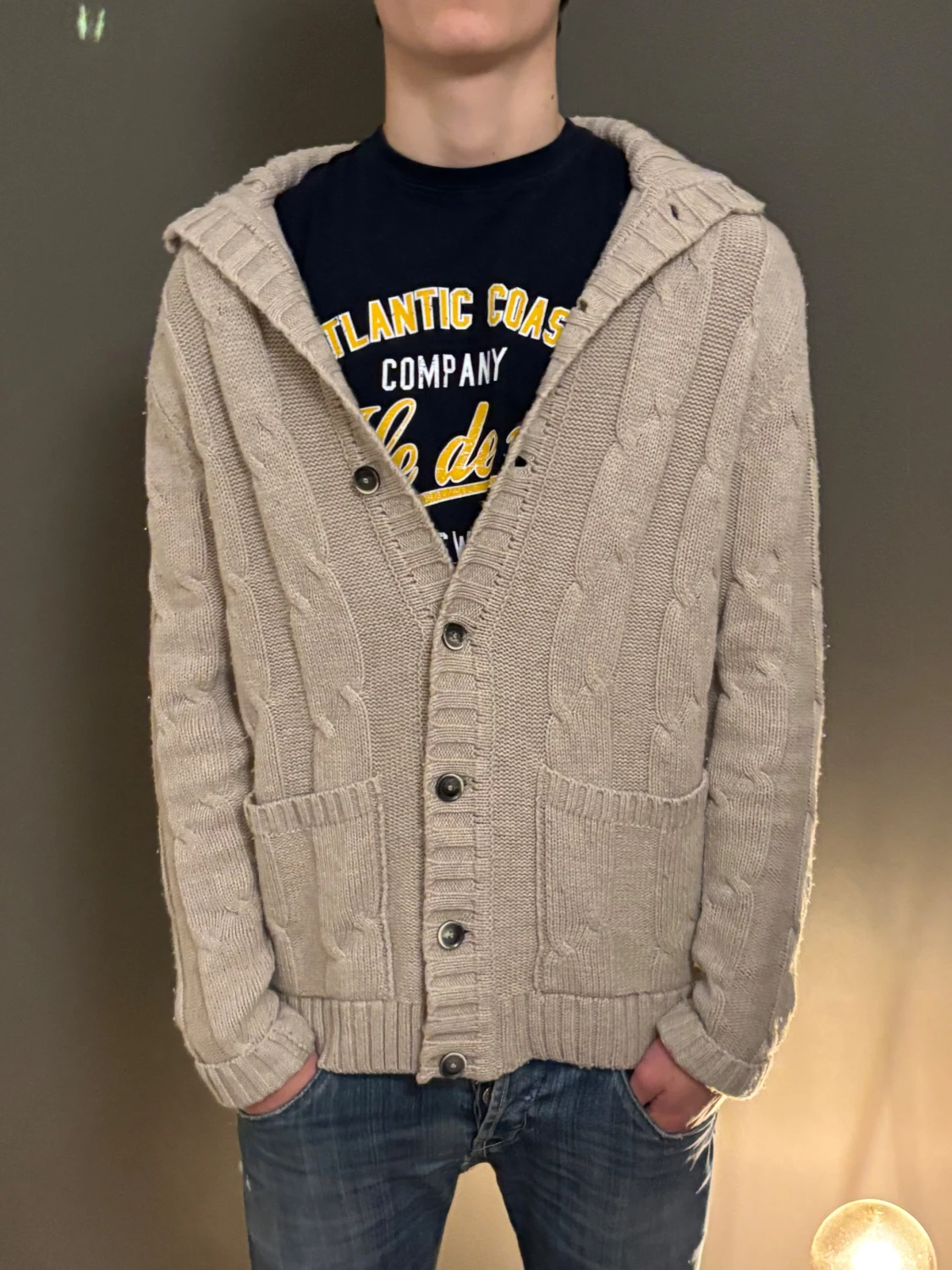 Beige stickad kofta med huva