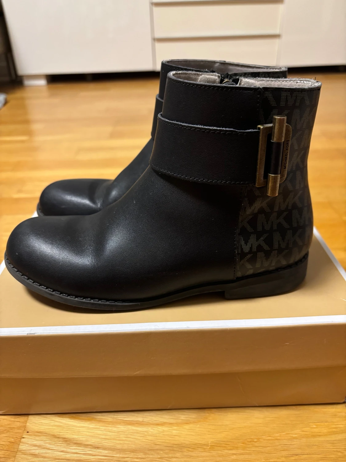 Svarta boots från Michael Kors storlek 33 - 2