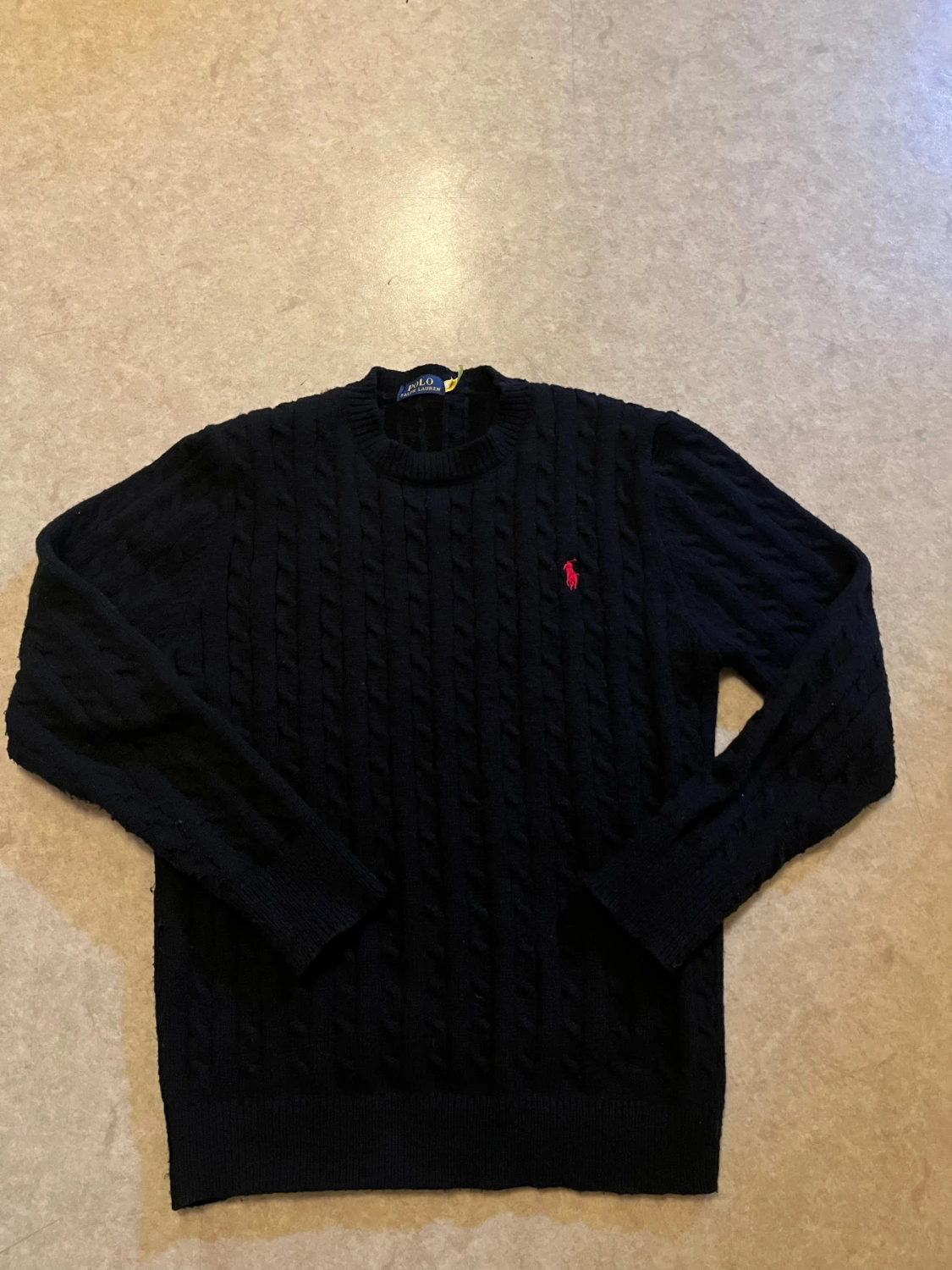 En svart stickad tröja från Polo Ralph laouren 