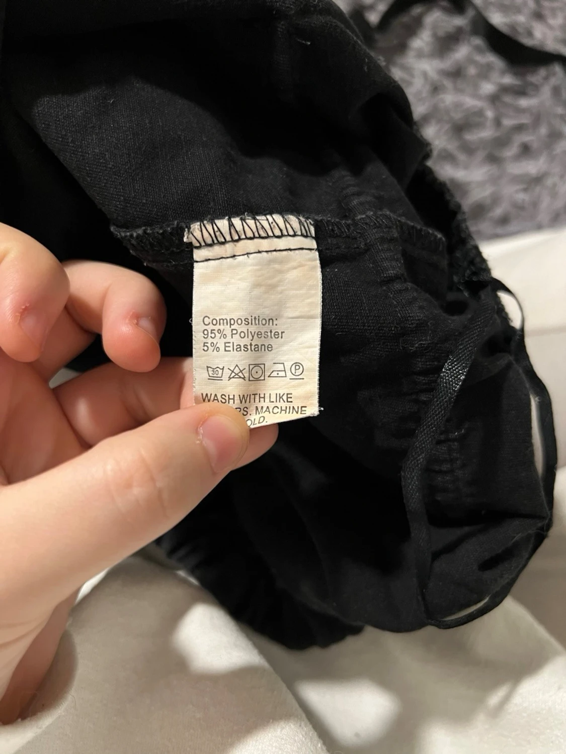 Svarta shorts med kedjor från SHEIN - 4