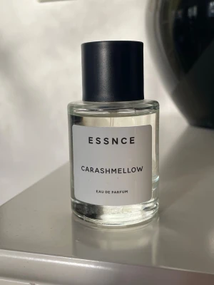 ESSNCE Carashmellow Eau de Parfum - ESSNCE Carashmellow Eau de Parfum, 50 ml. Endast testsprayat en gång