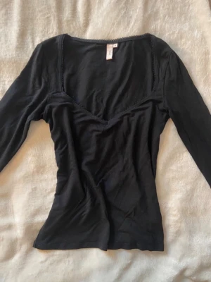 Nelly långärmad topp, ”romance shape Is top” - Fin långärmad topp från Nelly! Nyskick, heter ”romance shape Is top” på hemsidan💕