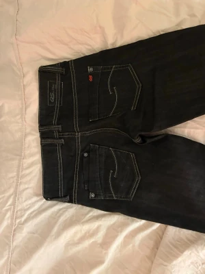 QS Vintage low waisted jeans. Storlek nedan  - Vintage low waisted jeans. Skit snygga märkes jeans från QS. W34 L33