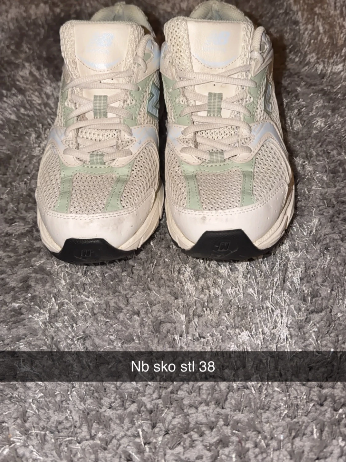 New Balance sneakers i beige och mint - 1