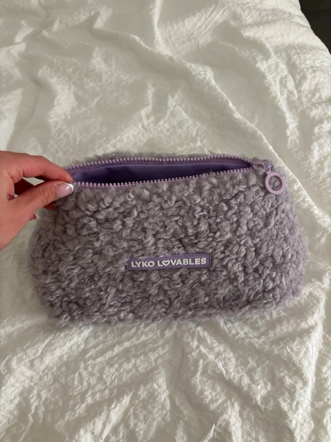 Ljuslila necessär från Lyko Lovables