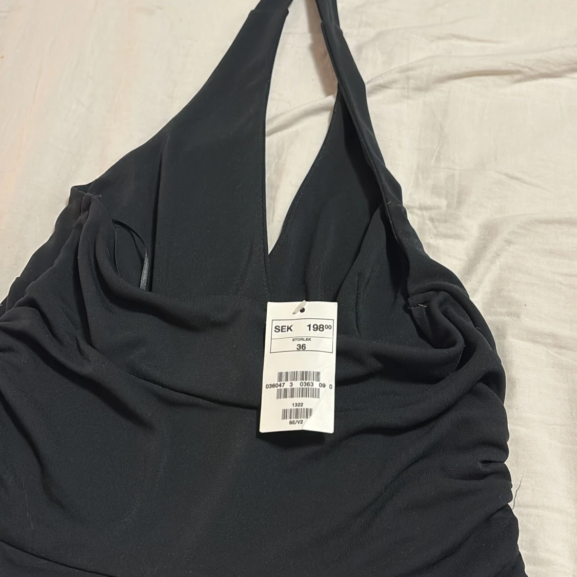 Svart vintage långklänning med halterneck från HM - 2