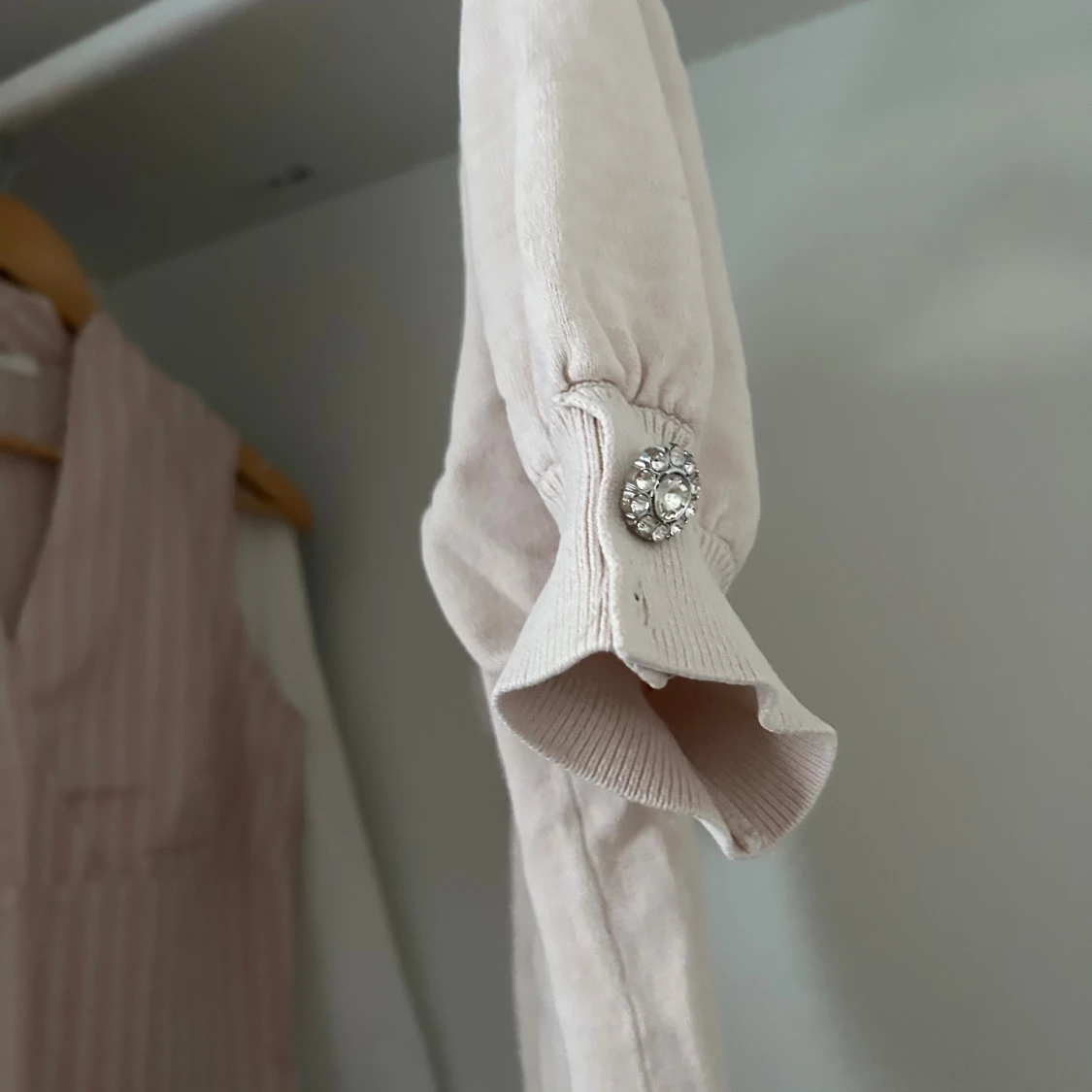 Ljusbeige stickad topp från Fransa - 3