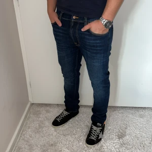Nudie jeans Lean Dean  - Nudie Jeans | skick 9/10 | Storlek 32/32 | Pris - 499kr | Modellen är ca 178cm lång | Hör av dig vid minsta fråga eller fundering!!