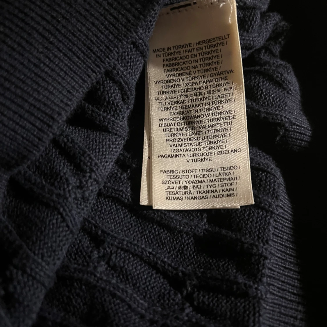 Mörkblå kabelstickad tröja från GANT - 4