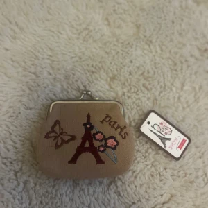 Paris sovenier plånbok  - Oanvänd sovenier plånbok från Frankrike!